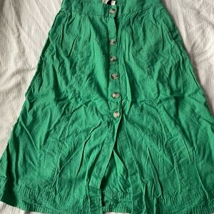 Universal Threads Kelly Green Button Skirt